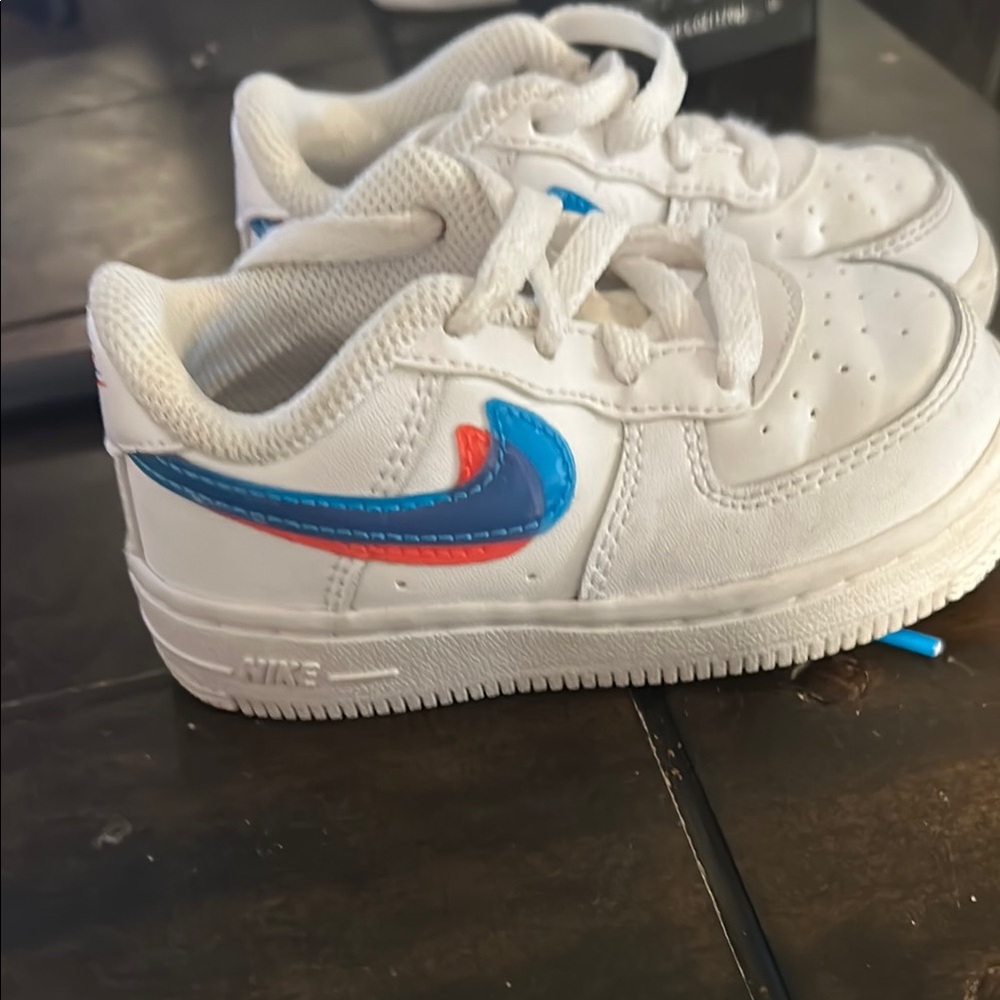 Nike White and Blue Sneakers Classic Style